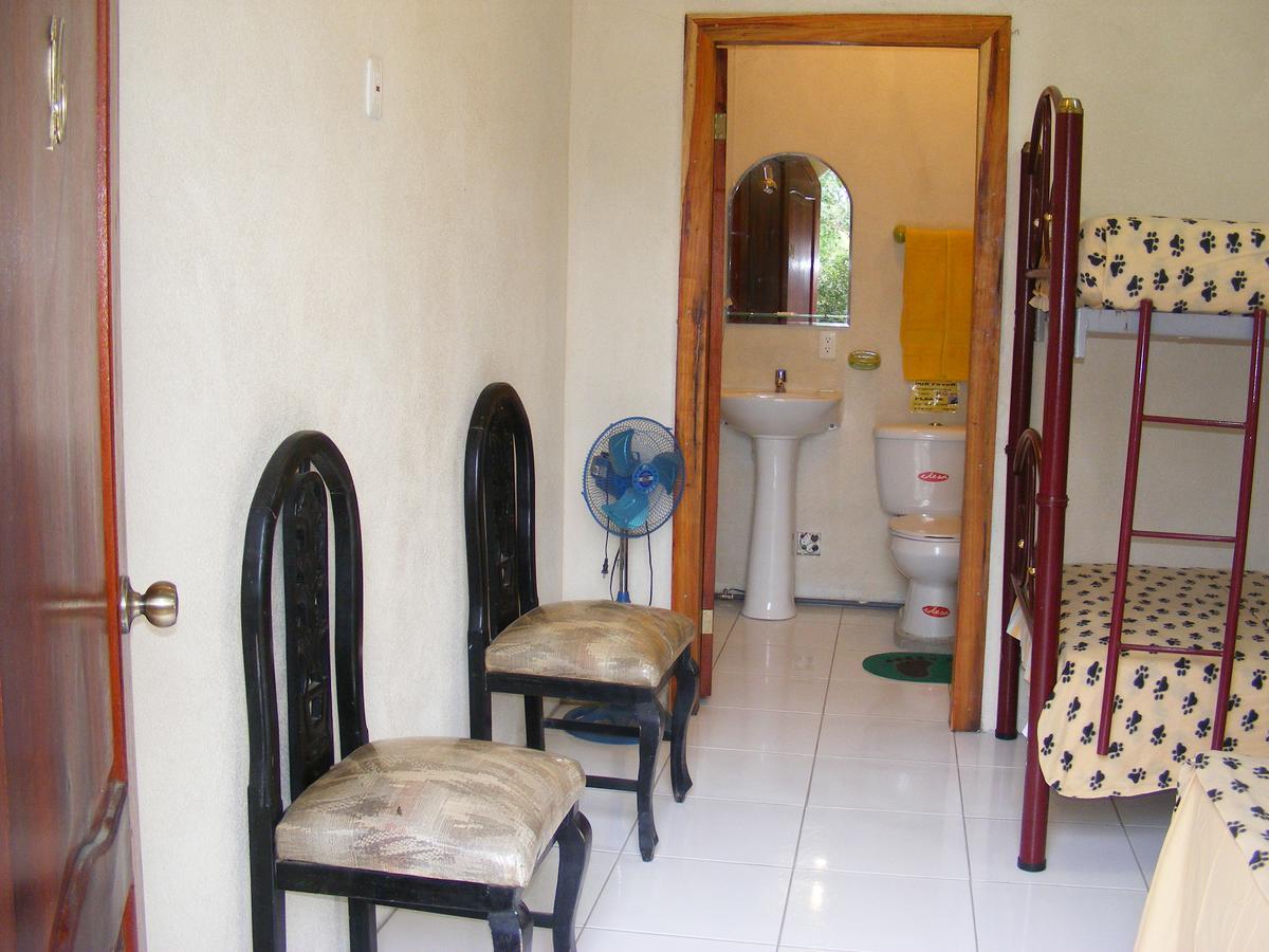 Hostal Maxima Puerto López Kültér fotó