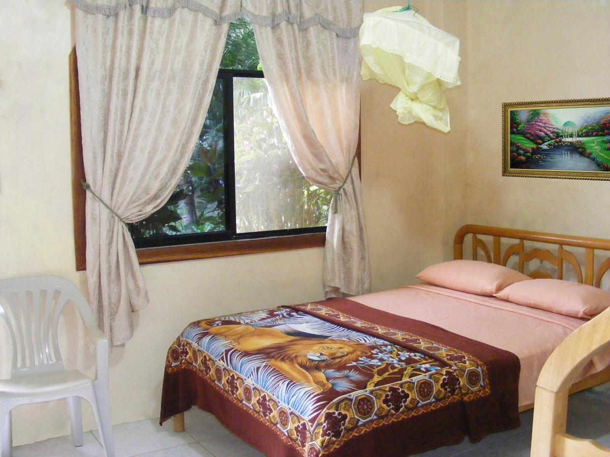 Hostal Maxima Puerto López Kültér fotó