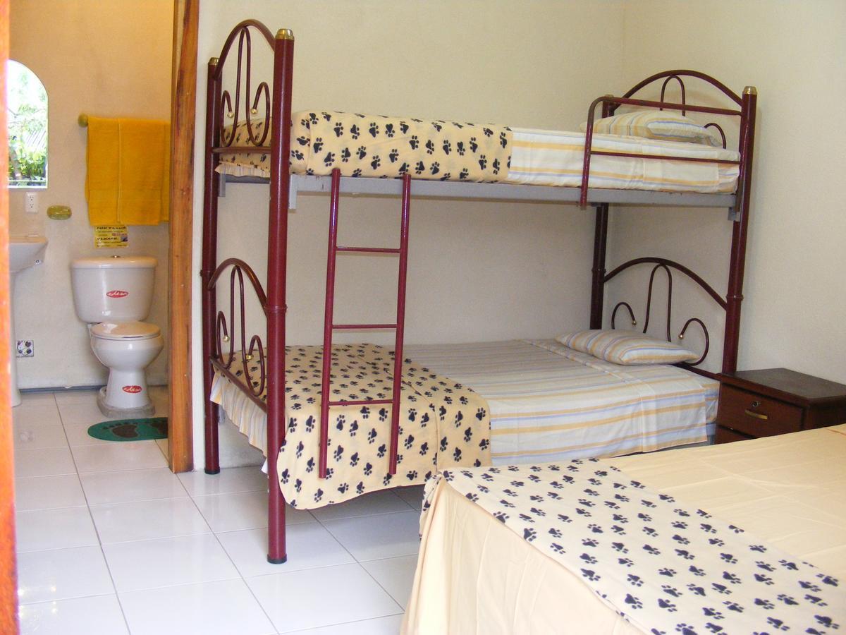 Hostal Maxima Puerto López Kültér fotó